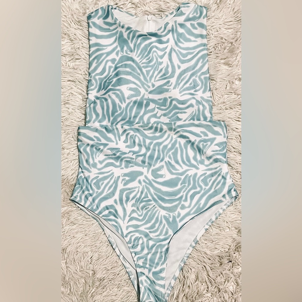 High neck one piece swimsuit - Picture 4 of 7